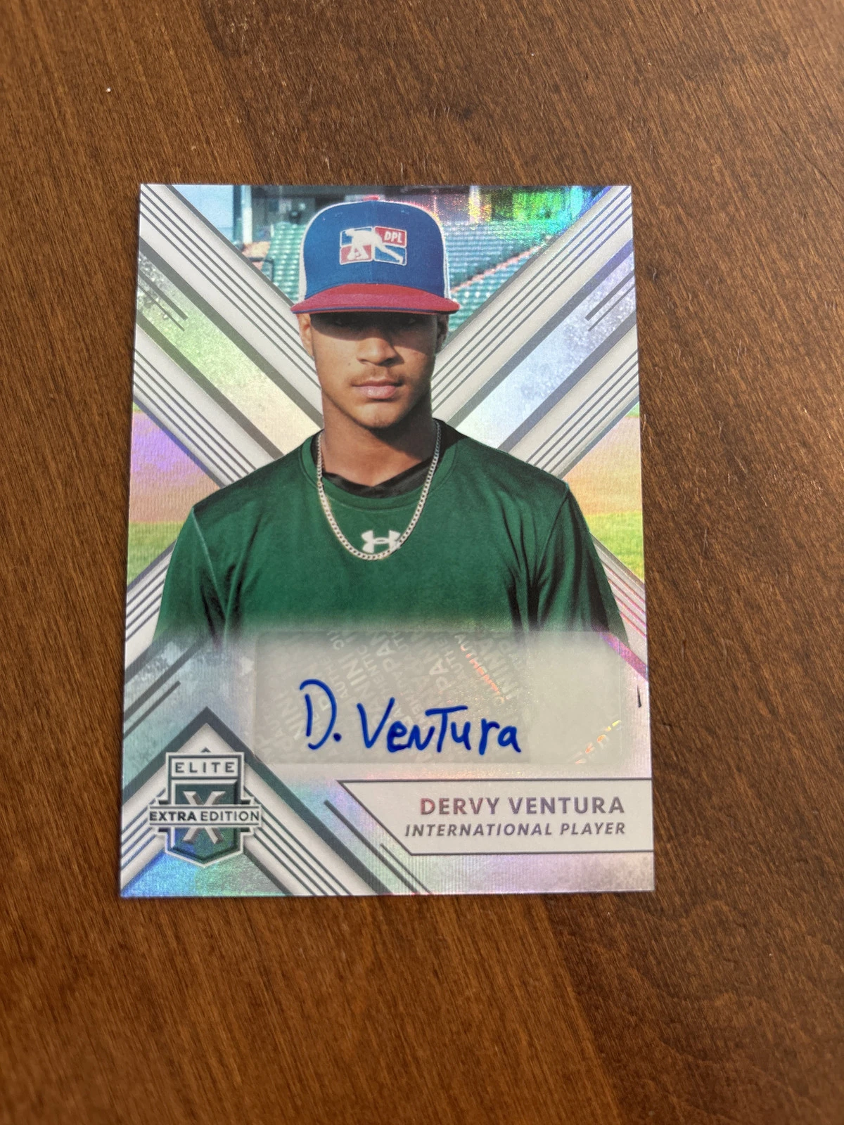 Dervy Ventura trading card
