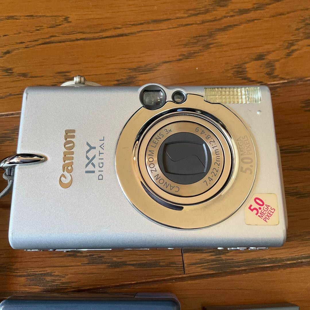 Canon IXY DIGITAL 500 5.0MP Digital Compact Camera - Silver Canon IXY DIGITAL 500 5.0MP Digital Compact Camera - Silver