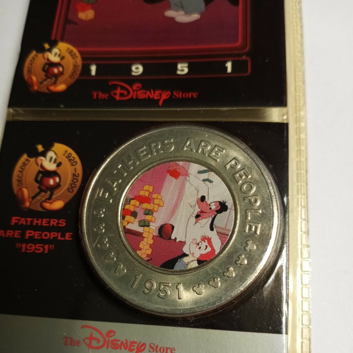 2000 Disney Store Decades Coin #4 1951 Fathers Are People a Goofy