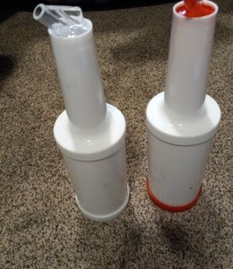 Bar beverage - Pour Bottles (PBB-10) Red  lid 1 qt set  of 2 store liquid slushy
