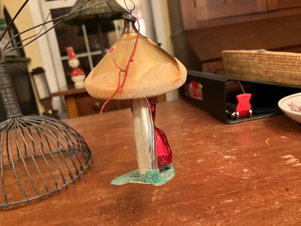 Vintage De Carlini ? Italian Blown Glass Christmas Ornament - Elf Under Mushroom - Image 4 of 4