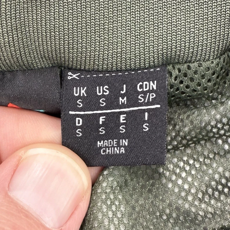 Calça Adidas x Pharrell Williams Masculina S Camo Hu Caminhada Calça de Vento Forrada Trilha - Imagem 2 de 4