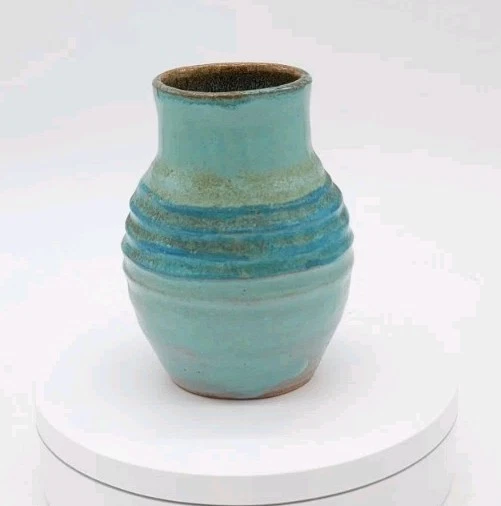 Jarrón de cerámica de estudio acanalado en espiral azul suroeste de Wilma Sedona Foto 3 de 4