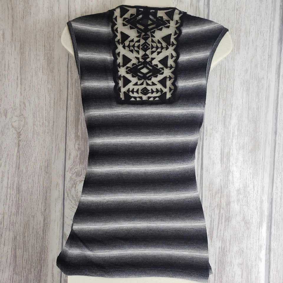 De Colección Y2K IZ Byer Rayas Negro Capucha Cuello Top Negro Crochet Línea Larga Boho XL Foto 3 de 4