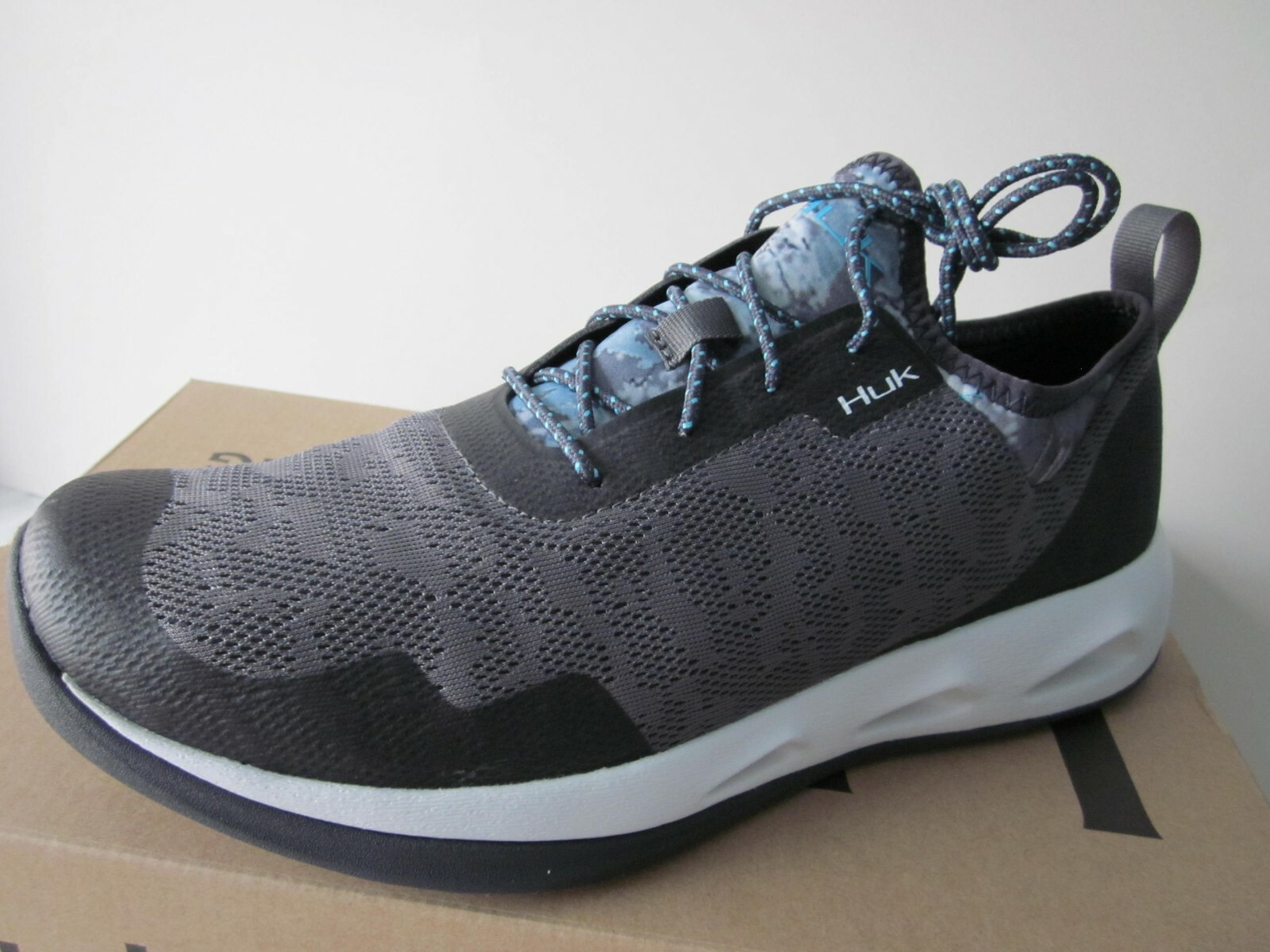 huk tennis shoes