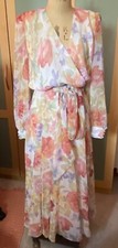 A Fab Long Elegant Feminine Shape Floral Chiffon Summer Partly Dress Size 12-14