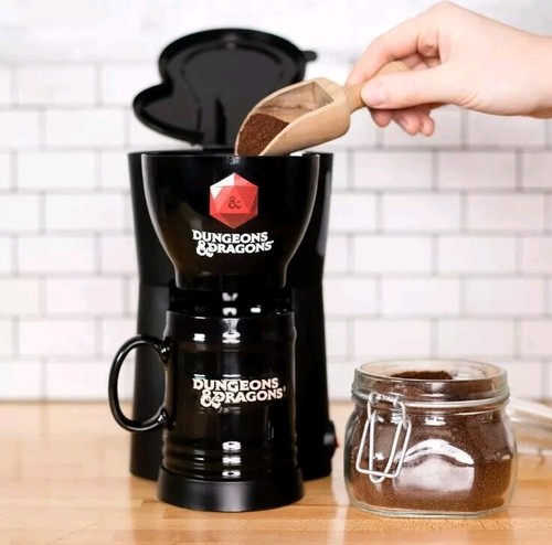 Dungeons & Dragons Single Cup Coffee Maker with Ceramic Mug Uncanny Brands NEW! - Picture 10 of 12