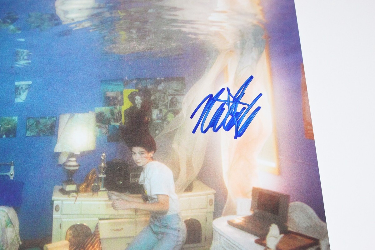 Weyes Blood　直筆サイン入りレコード WEYES BLOOD SIGNED 'TITANIC RISING' ALBUM VINYL RECORD w/COA
