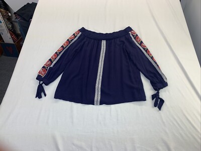 EUC!! SOLITARE Cold Shoulder Navy w/ crocheted sleeved blouse. Size Medium.