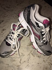 saucony grid stratos