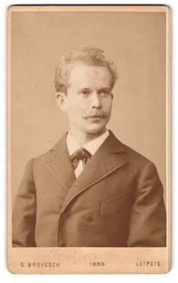 Fotografie G. Brokesch, Leipzig, Zeitzerstr. 48, Herr mit Schnauzbart und modis 