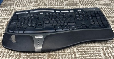 Microsoft Natural Ergonomic Keyboard 4000 V1.0 Model 1048 KU-0462 USB Wired