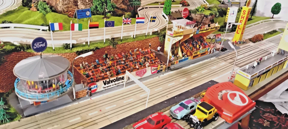 Faller AMS Autorennbahn auf Platte in Landschaft - Bild 4 von 4