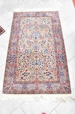 Teppich Blumenmuster Weiß Hellblau Rosa Vögel Größe 158x92cm