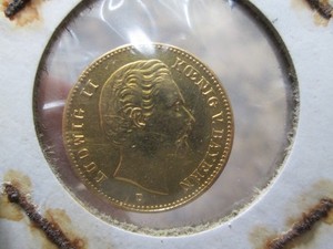 1877 D GERMAN BARVARIAN 5 MARK GOLD COIN IN ABOUT UNCIRCULATED CONDITION JEWELRY
