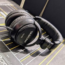 Tascam TH-02 Closed Back Studio Headphones Black Monitoring DJ