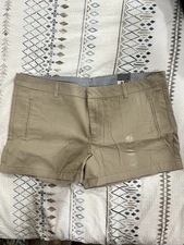JCP Women’s Beige Biscotti Shorts Size 16 NWT Flat Front Stretch