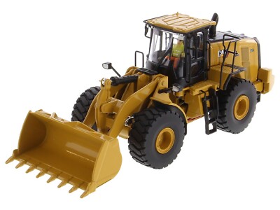 CAT CATERPILLAR 966 WHEEL LOADER WITH OPERATOR 1/50 BY DIECAST