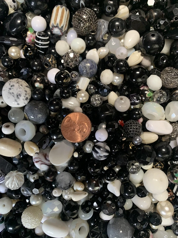 Mezcla de cuentas de cristal de piedra de vidrio vintage negro blanco y gris 350 + cuentas de más de 7 OZ Foto 3 de 4