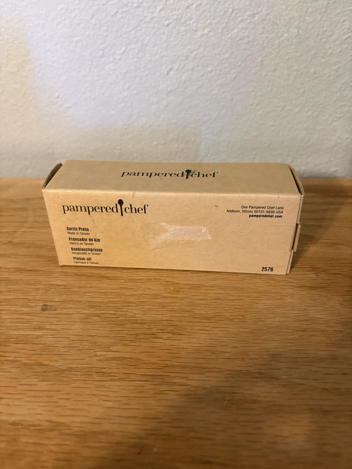 *NEW IN BOX* Pampered Chef Garlic Press #2576 With Cleaning Tool