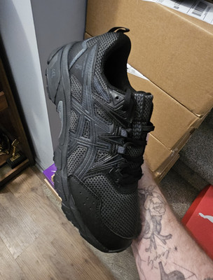 ASICS GEL-Venture 8 Men s Low Top Lace-Up Sneaker Triple Black 1011A824-001