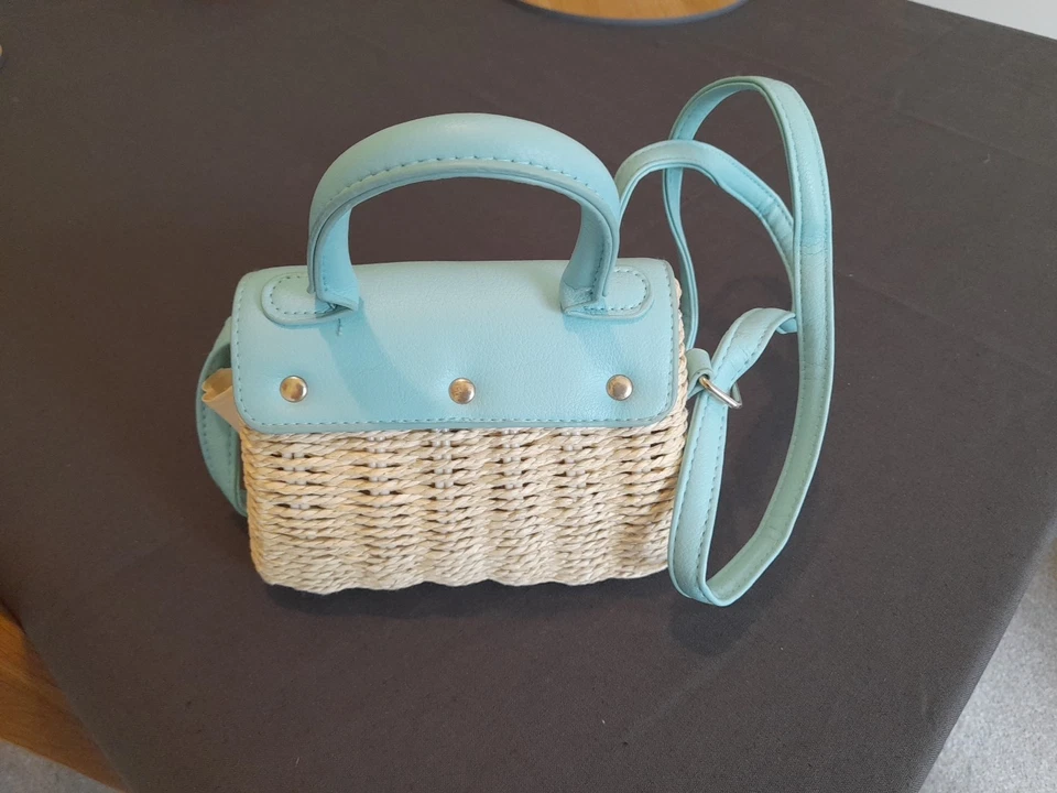 Primark Blue  Straw Handbag Never Worn. - Image 4 of 4