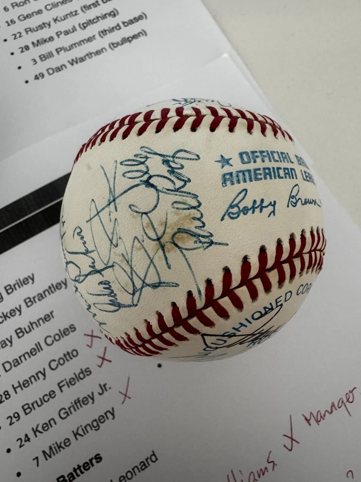 SEATTLE MARINERS 1989-1991 3 RAWLINGS OMLB SIGNED TEAM BALLS  20 + sigs incl HOF - image 3 of 4