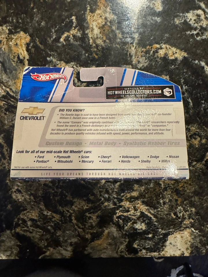 Chevy 1957 Hot Wheels llamas negras y naranjas coche fundido a presión 1:64 en caja de embalaje Foto 2 de 2