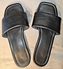 Top Moda Women’s 7.5 Black Slide Sandals