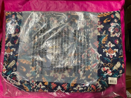 NEU Neu mit Etikett Vera Bradley Harry Potter Home to Hogwarts kleine Vera Tragetasche A - Bild 2 von 5