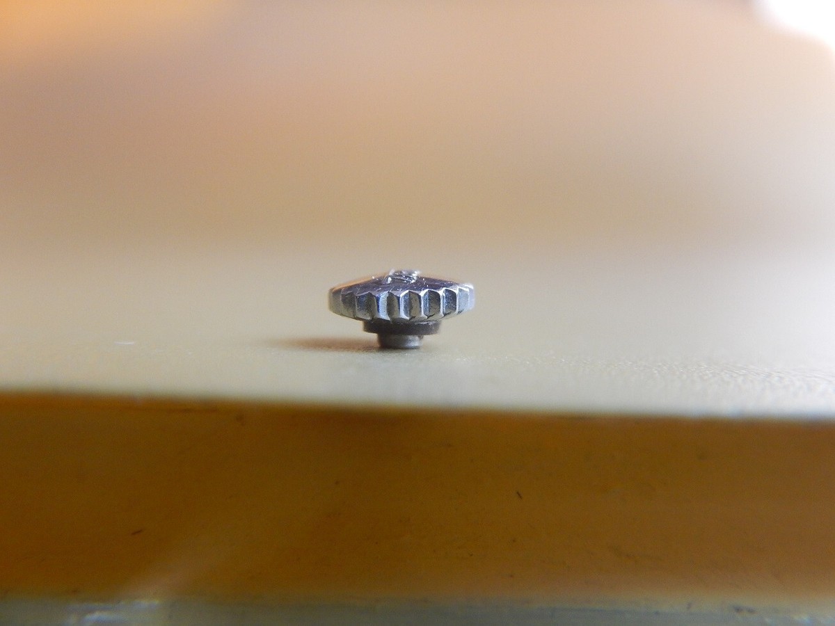 Couronne Tissot De 5,6 Mm De Diamètre En Acier Avec Cache-poussière - Pièce Neuve Sans étiquette