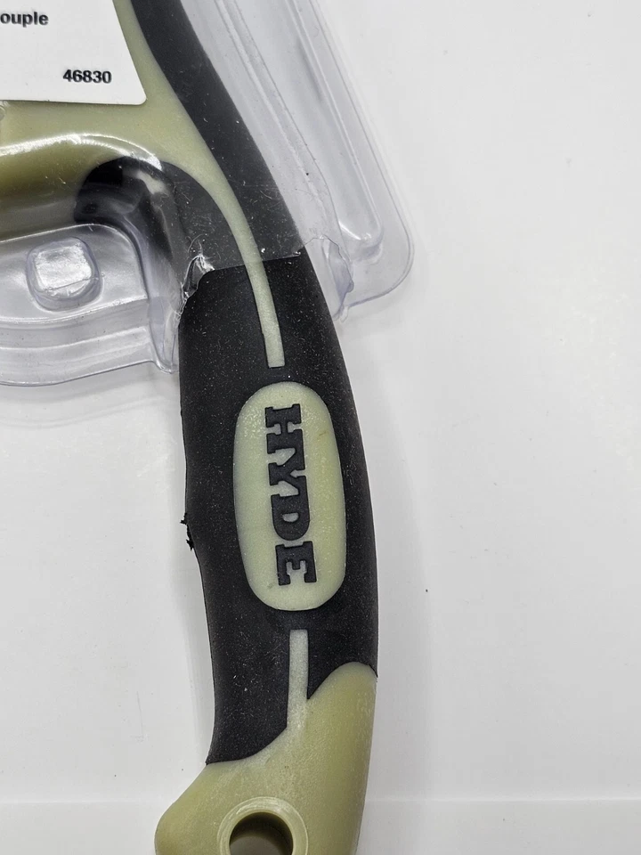 Cepillo de alambre Hyde 46830 cerdas de alto carbono negro/blanco mango de agarre suave Foto 3 de 4