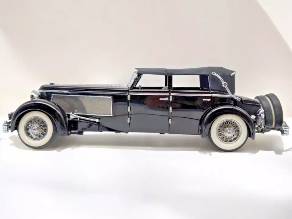 Vntg 1940 Duesenberg SJ Convertible Town Car Black Diecast 1:24 BY Franklin Mint - Image 2 of 4