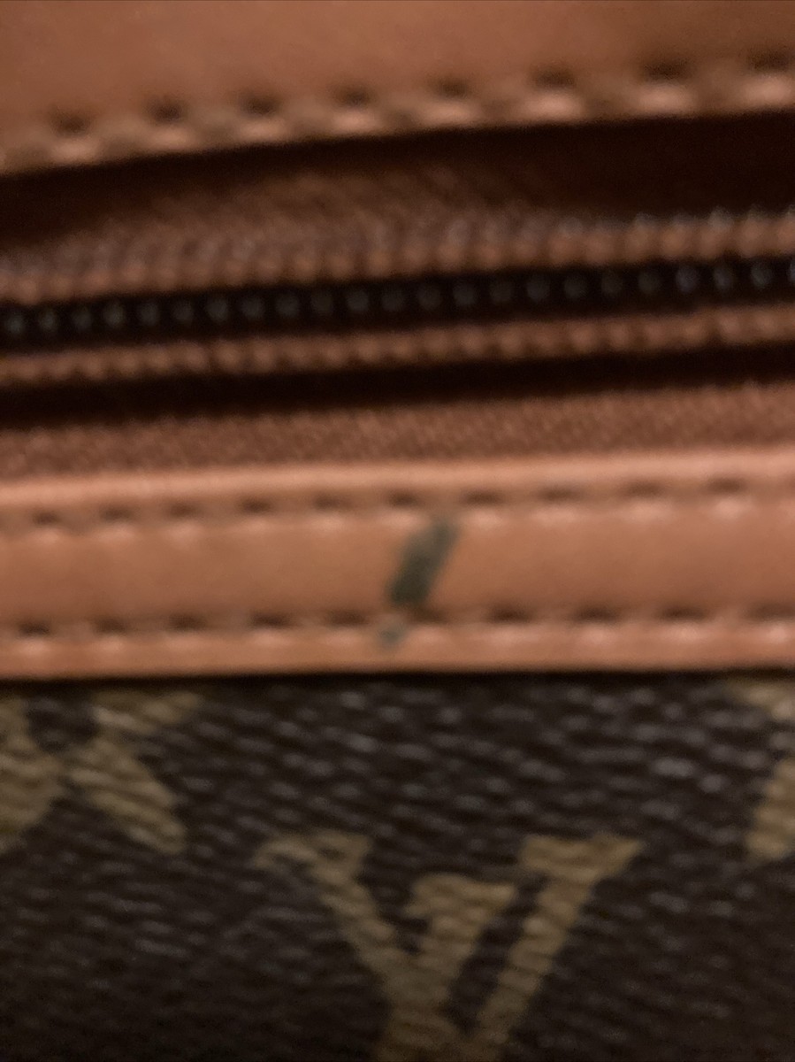Louis Vuitton Hanging Travel Bag 4'x23” Folds in Half Rare Louis Vuitton Hanging Travel Bag 4'x23” Folds in Half Rare