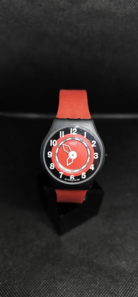 Reloj de cuarzo suizo ultra delgado vintage Swatch Skin VGS L02 1996 rojo negro Foto 2 de 4