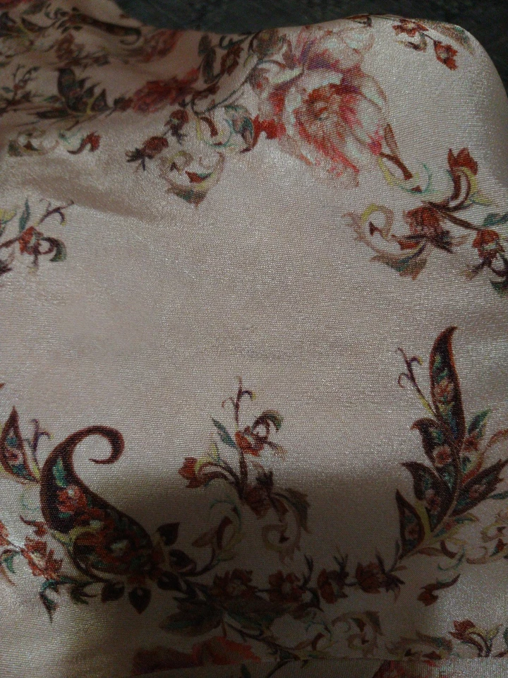 Chaqueta de satén floral rosa Haute Hippie grande Foto 4 de 4