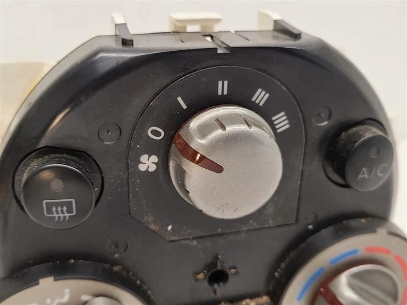 Nissan Versa 2012-2013 sedán con control de temperatura 275103AN5A Foto 4 de 4