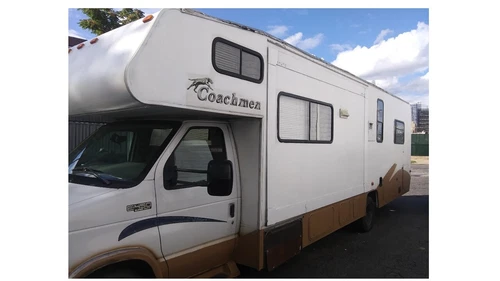 RV Motorhome, 2004 Coachmen Leprechaun 317KS – Renovated Interior, New Roof