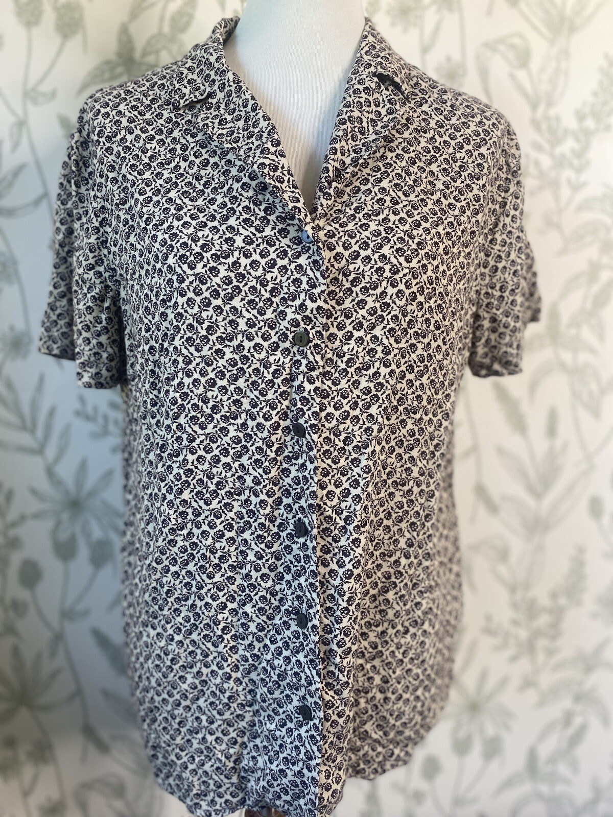 Gap Maternity Size Small Button Front - image 10