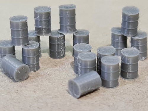 New Grey Oil Drum Barrels N Gauge 1:148 Scale Models Train Railway (18 Pack) - Foto 5 di 8