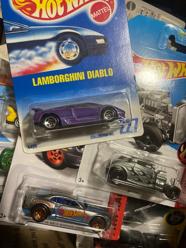 Hot Wheels mainlines lot