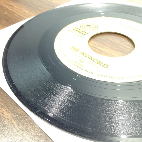 45 Vinyl Record - THE INVINCIBLES, Nobody / Keep On Trying - Double Shot Label - Picture 3 of 12