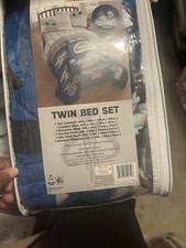 Star Wars The Force Awakens Reversible Twin Size Comforter AND Sheet Set