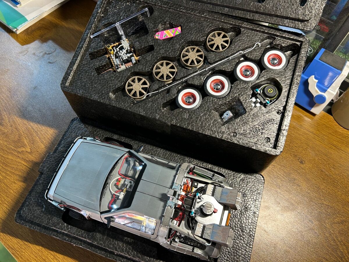 HotWheel 1:18 バック・トゥ・ザ・フューチャーBack to the HotWheel 1:18 バック・トゥ・ザ・フューチャーBack to the