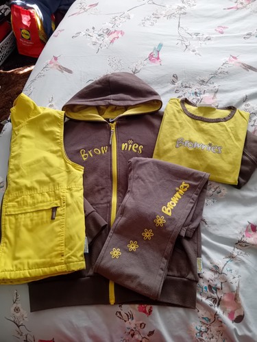 Girls Brownies Uniform 32" Approx Age 12 Years. BR4
