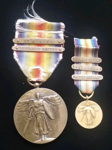 Two WW1 VICTORY MEDALS CAMPAIGN BARS Vintage  Military Memorabilia World War One