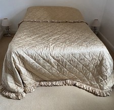 Sheridan King Size Bedspread Luxury Damask Woven Vanila GoldLightly Used VGC