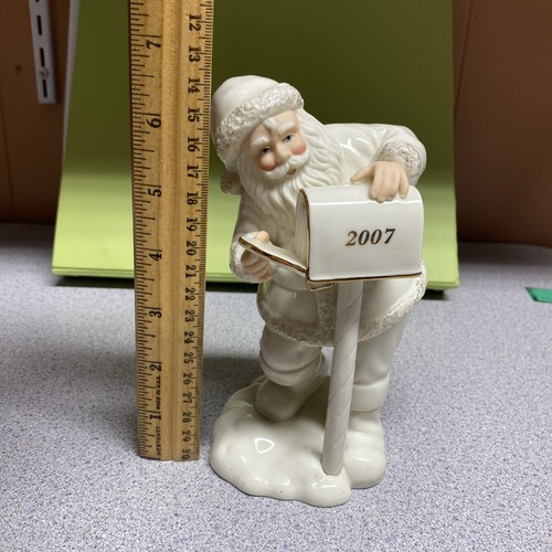 LENOX "LAST MINUTE LISTS CHRISTMAS SANTA BY THE MAILBOX FIGURINE 2007 North Pole - Picture 7 of 9