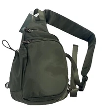 WILD FABLE NYLON FANNY PACK WITH ADJUSTABLE STRAP GREEN COLOR NEW