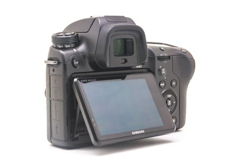 Samsung NX1 28.2MP NX Mount Digital Camera Body - Picture 86 of 91